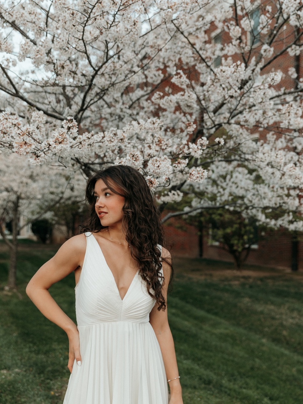Elegant White V-Neck Pleated Women’s Dress